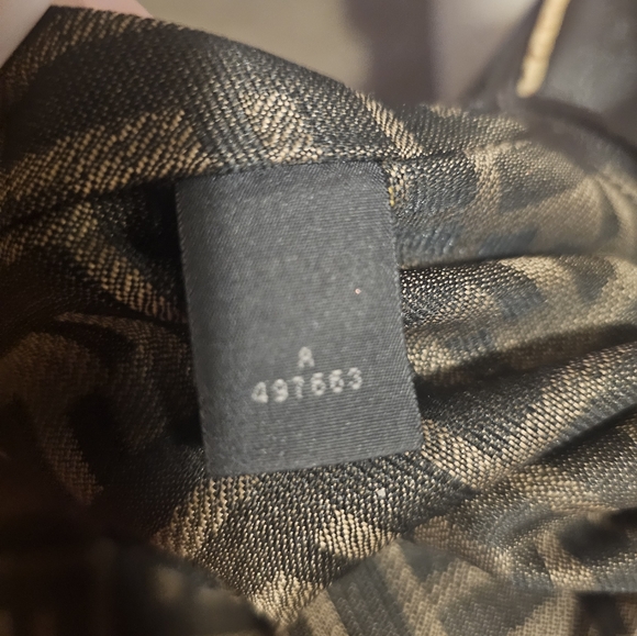 Fendi Spy Bag - coin purse broken - Picture 7 of 9